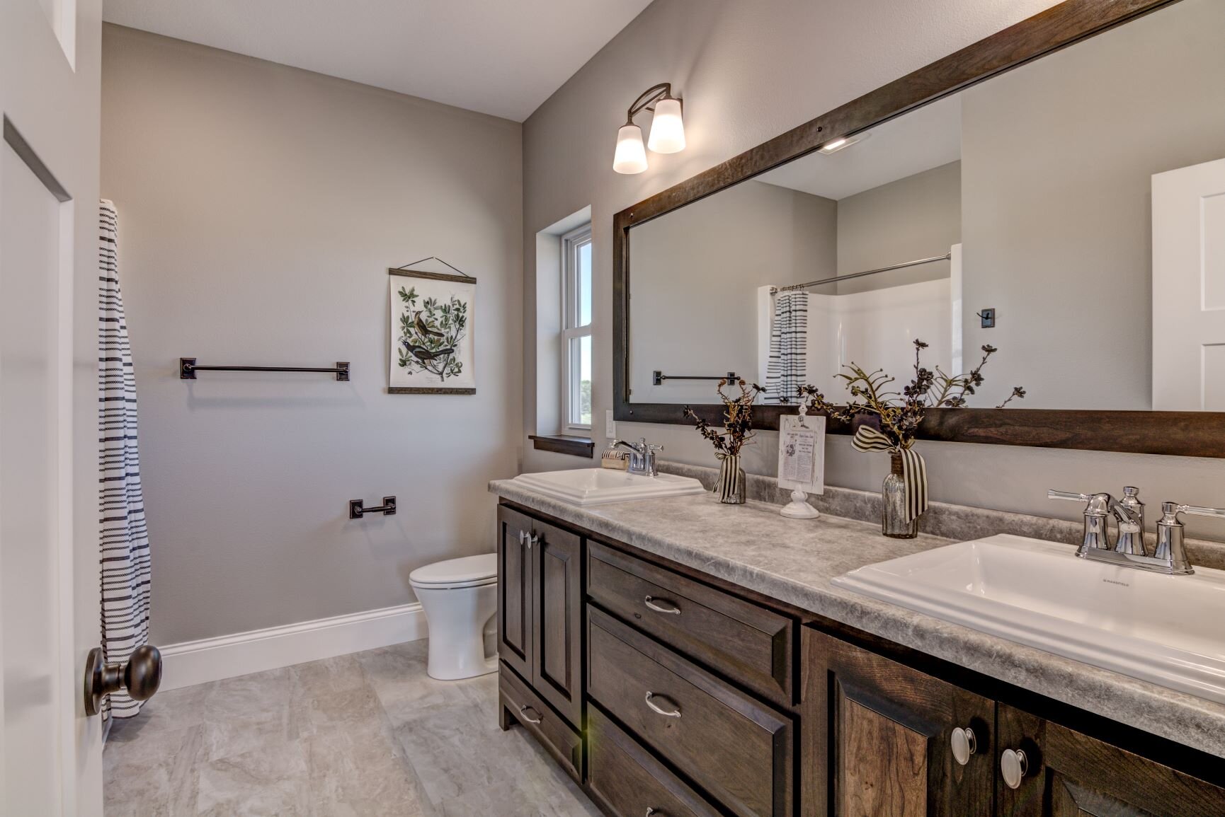 20-07 - Master Bathroom-M.jpg