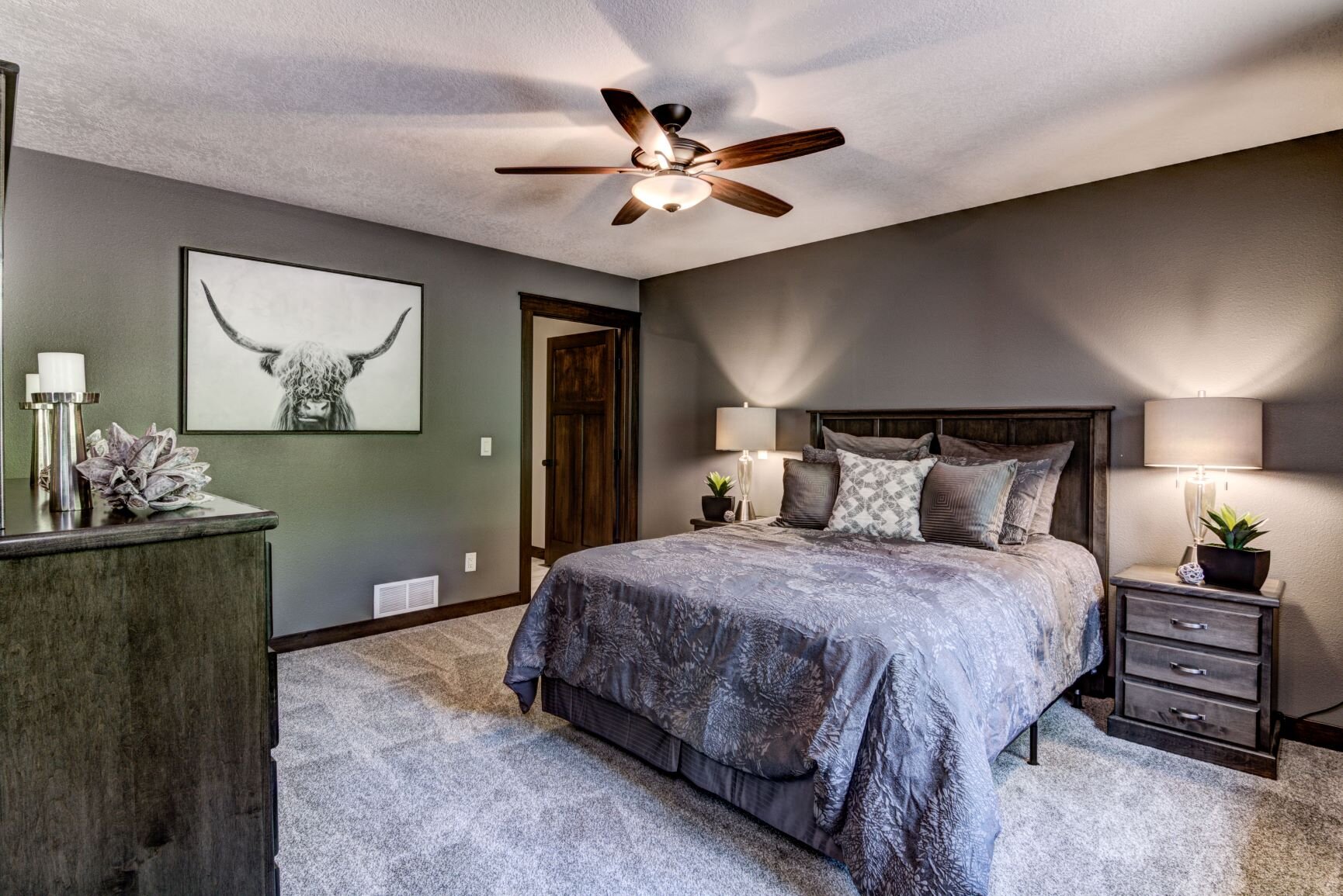 18-06 - Master Bedroom-M.jpg