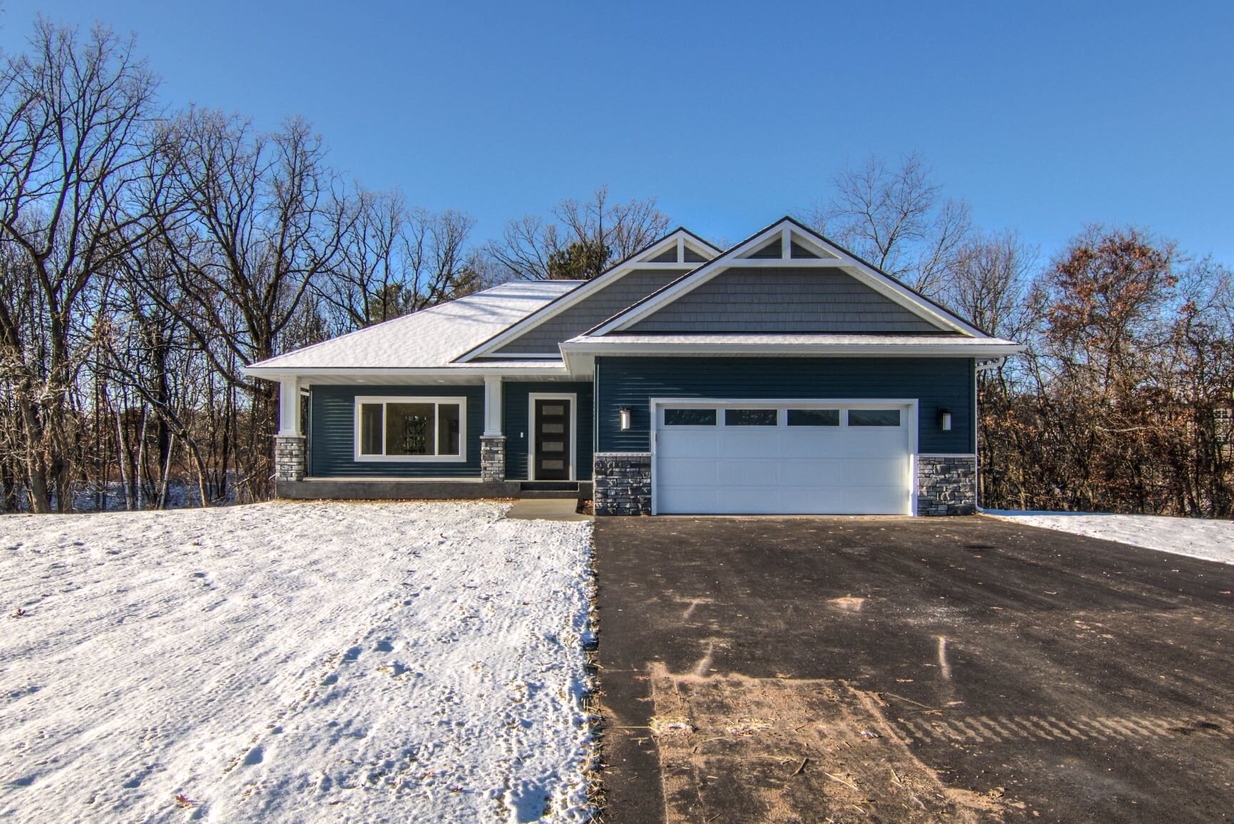 41-20 - Exterior-2M.jpg