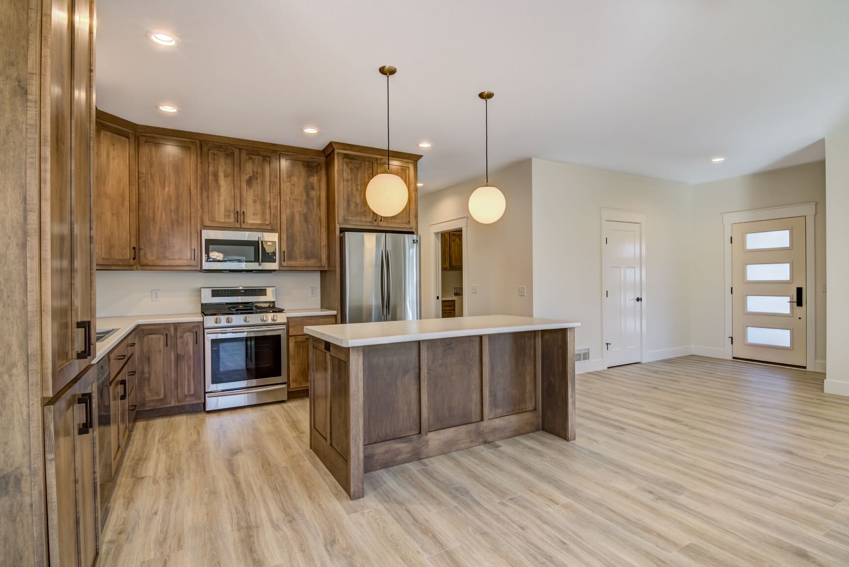 9-KitchenM.jpg