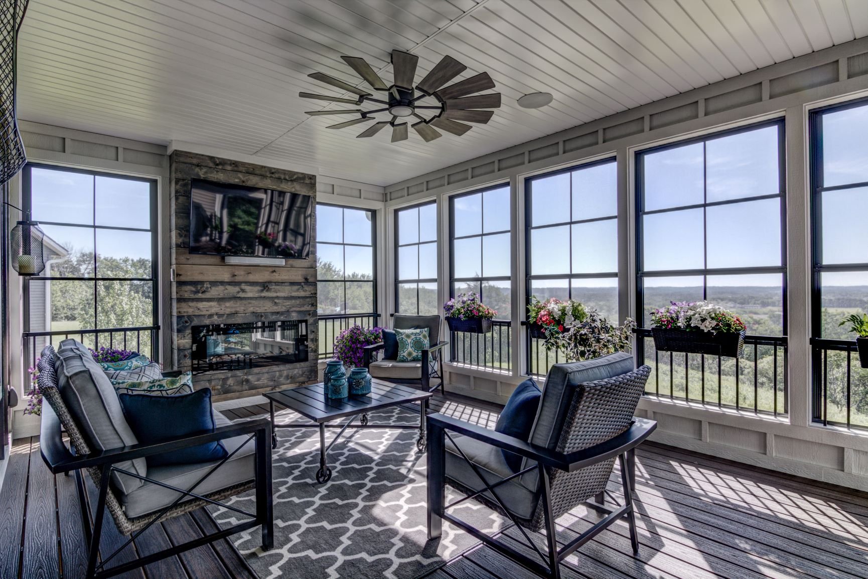 28-09 - Seasonal Porch-M.jpg