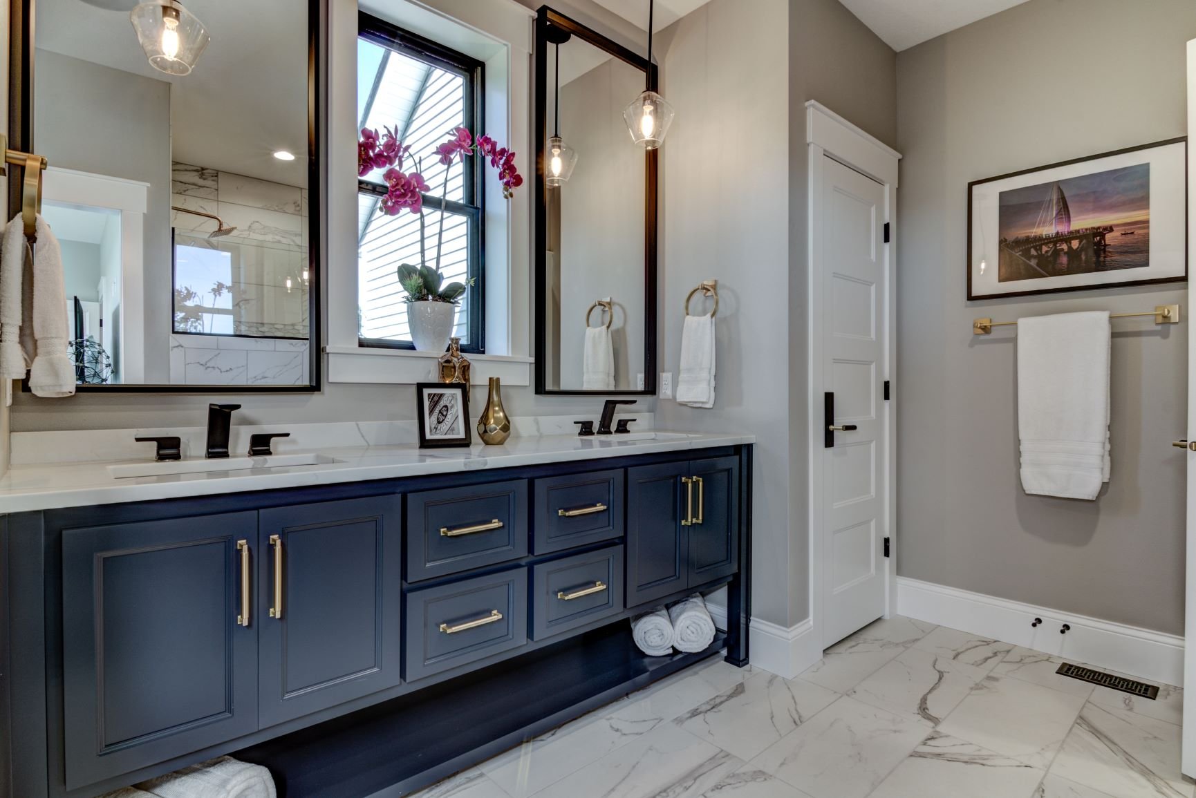 24-07 - Master Bathroom-M.jpg