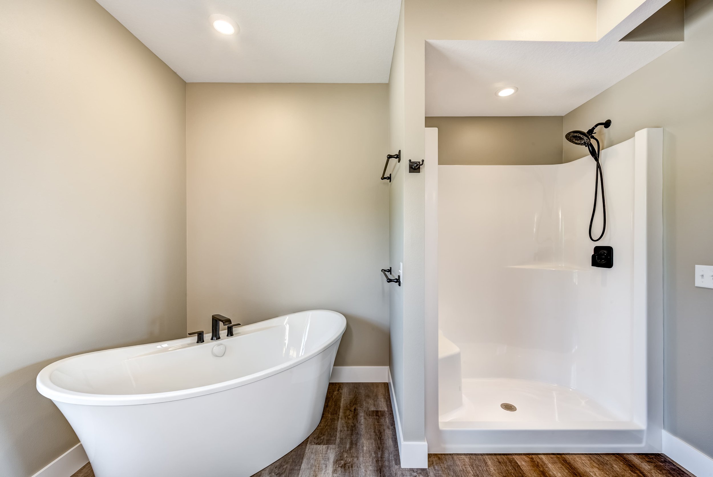 32-07-Master-Bathroom-5.jpg